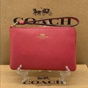 COACH Berry Coral Corner Zip Wristlet NWT Leather Clutch with Strap